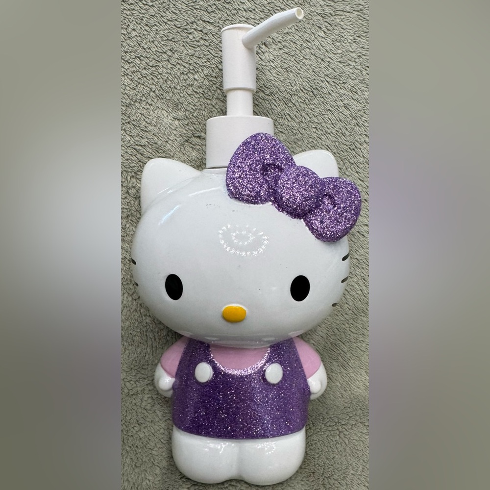 HELLO KITTY LOTION/SOAP DISPENSER W/ PURPLE GLITTER BOW AND OUTFIT NEW